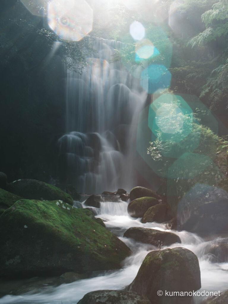 神々しい光芒が射し込む、決定的な瞬間の桑ノ木の滝。新宮の自然エネルギー。｜ Kuwanoki Falls, Shingu, Wakayama ｜ FUJIFILM GFX Classic Neg. ｜ 2025