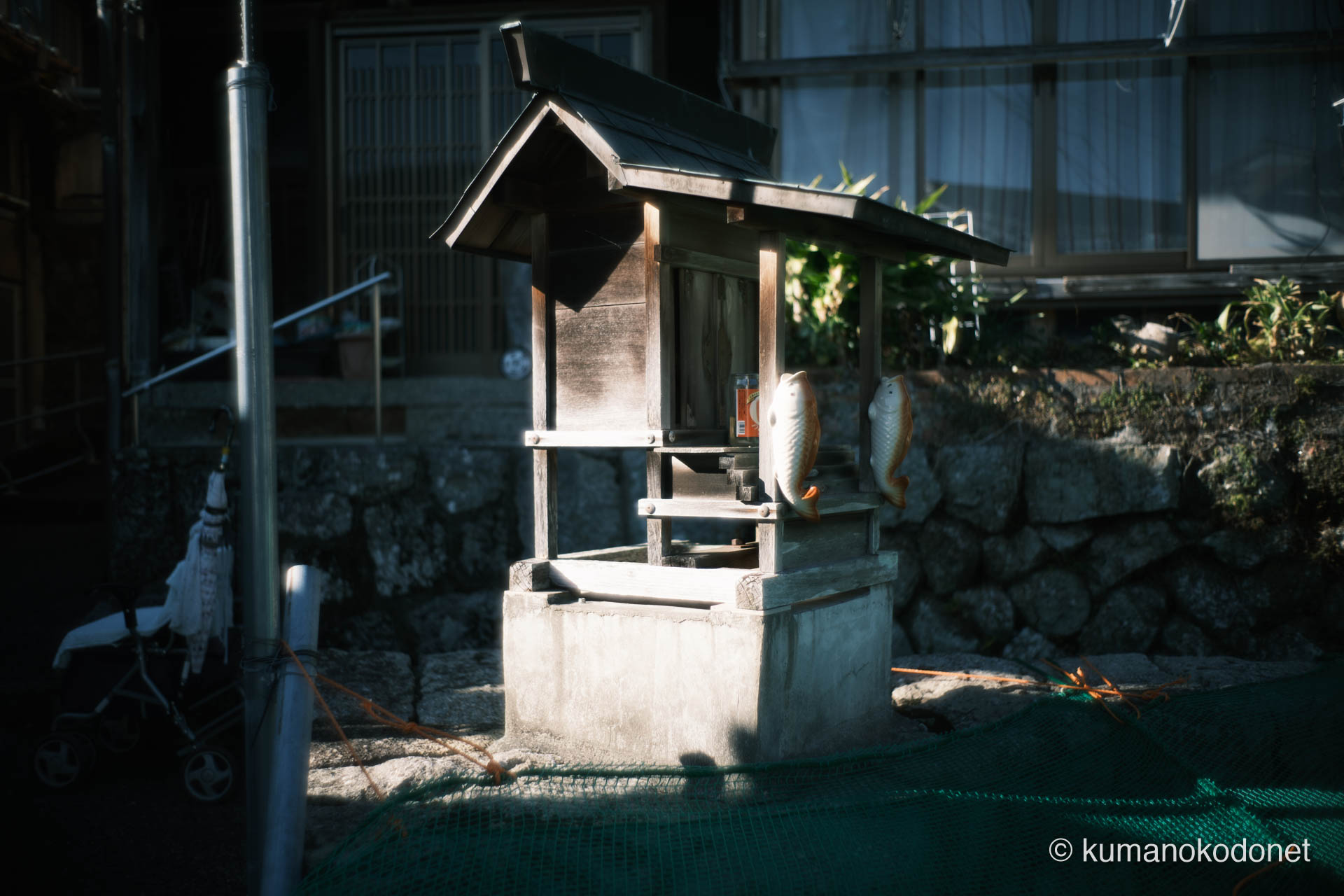 九鬼町 ｜ 三重県尾鷲市 ｜ にらくら祭りの小祠と新調された鯛の像 ｜ 2026 ｜ KVA