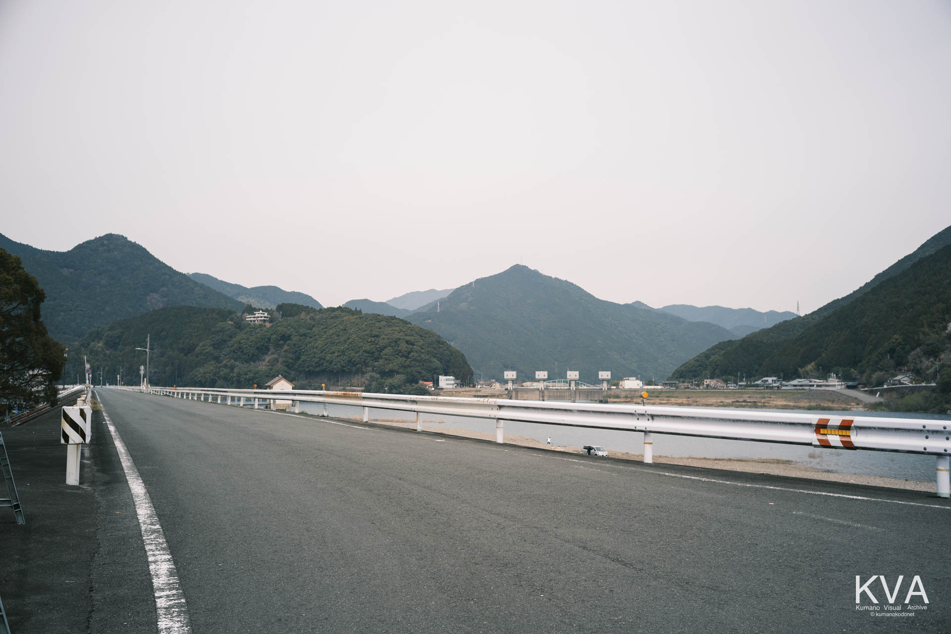 相筋の桜 周辺 | 熊野川沿いの道路(県道) | 2026 | KVA | kumanokodonet