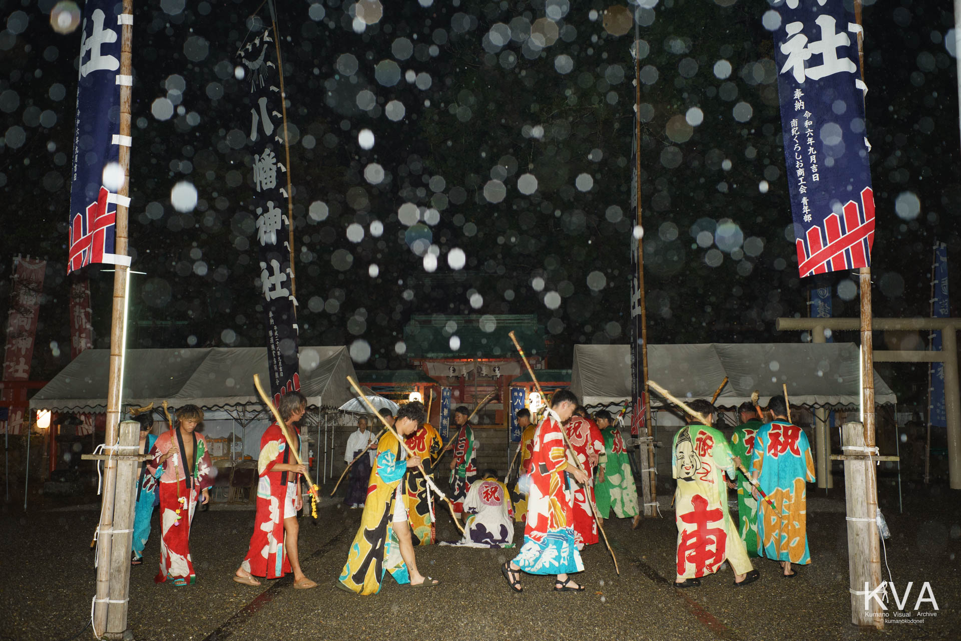 宵宮祭にて餅つき歌を奉納する愛友会の青年たち