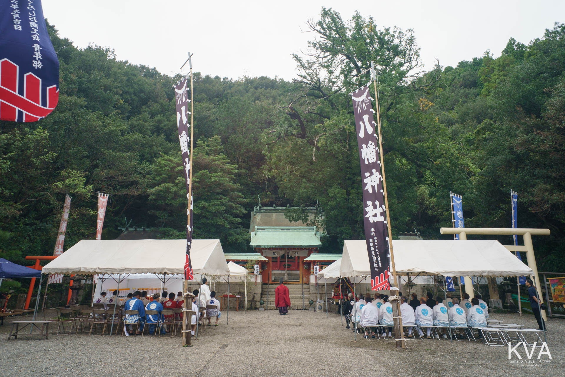 境内で執り行われる例大祭式典の全景